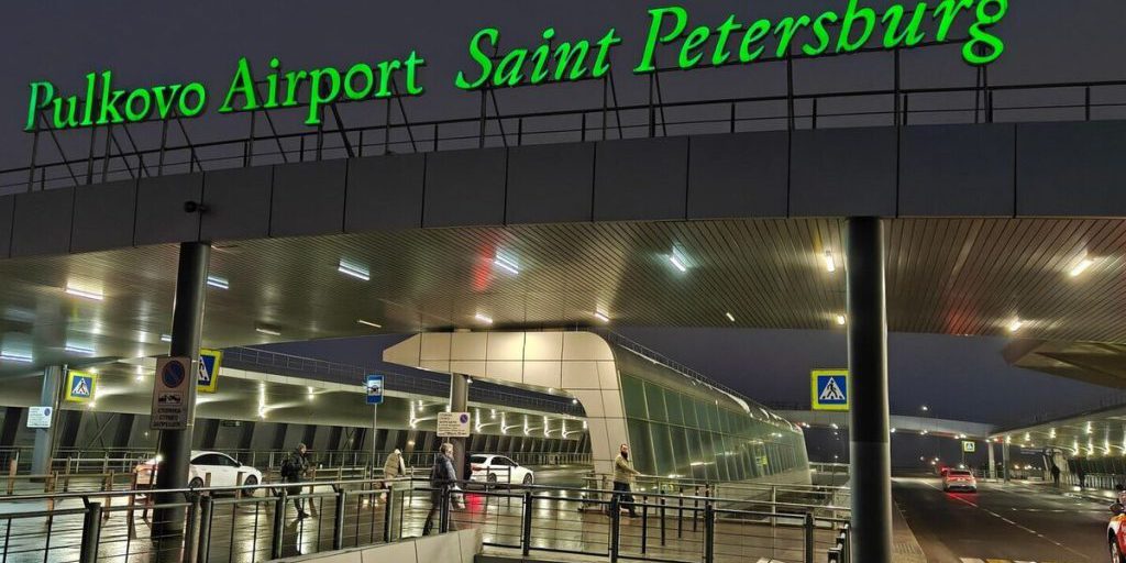 Из-за внезапного выката самолета Пулково закрыли ночью