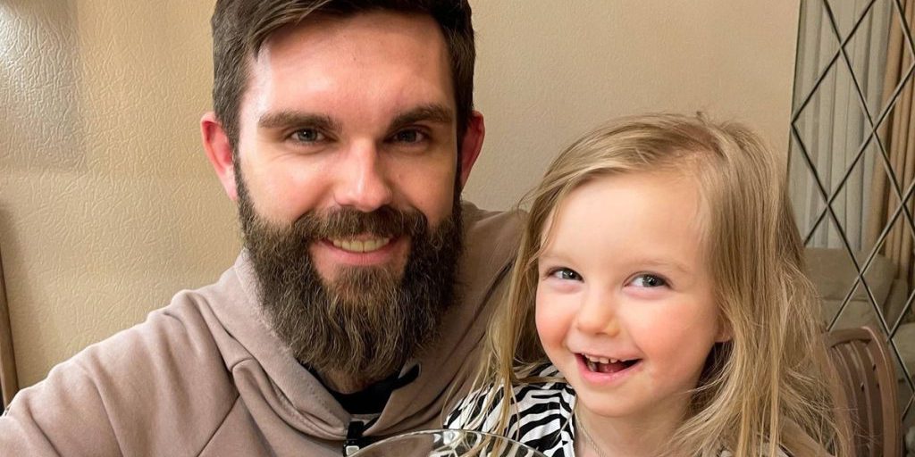 Журналист Голованов призвал отцов отложить перегревшиеся от соцсетей телефоны