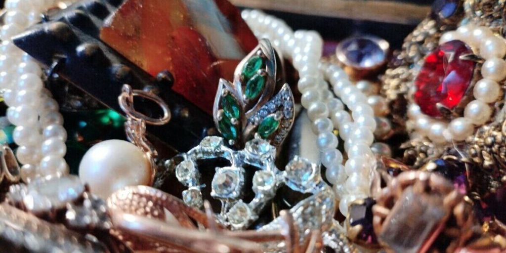 Взломщика ювелирного магазина задержали в Петербурге