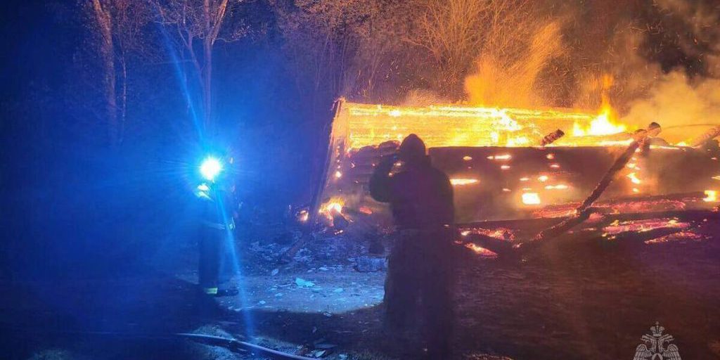 Из-за неисправной проводки в Тверской области сгорел дом