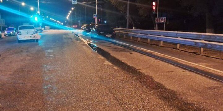 "Grave incidente a Stavropol: tre feriti in uno scontro tra quattro veicoli"