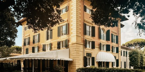 I giochi in spiaggia, gli amori, la morte di Edoardo: le storie dell’Augustus Lido quando era casa Agnelli