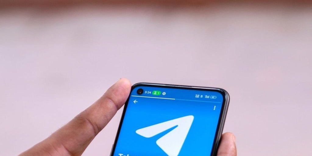 Ripristino delle funzionalità di chiamata su Telegram e WhatsApp per alcuni utenti russi: cosa significa per la libertà di comunicazione online