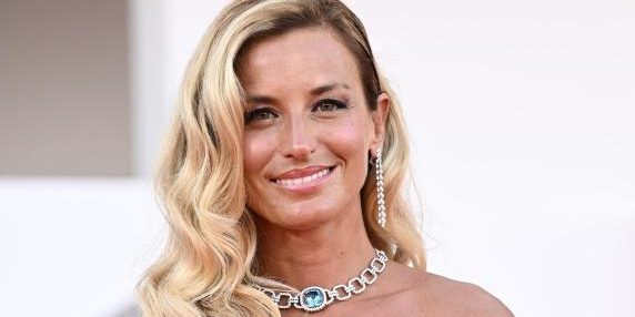 Orchestrali di La Fenice protestano con spilla contro la nomina di Beatrice Venezi