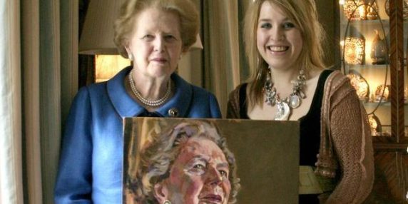 I 100 anni di Margaret Thatcher: la mostra che rivela il lato nascosto della Lady di Ferro