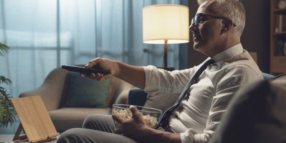 Stare seduti solo mezz'ora in meno al giorno può migliorare il metabolismo energetico