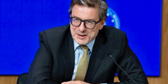 Manovra, tassa sui dividendi dall'1,2% al 24%: chi colpisce | Tensione Tajani-Salvini