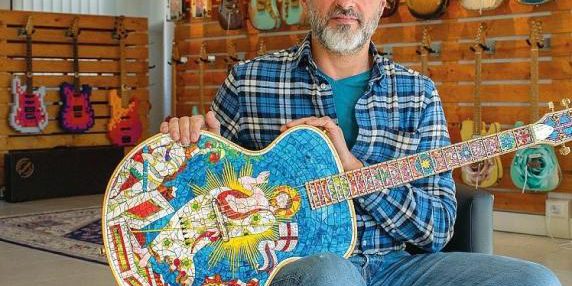 Fabrizio, liutaio hi-tech: «Le mie chitarre elettriche per il Boss e Ligabue»