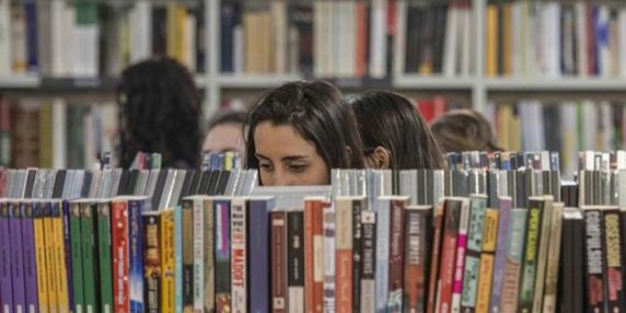 Torna il «bonus cultura». Ma non per chi ha lasciato la scuola o è stato bocciato. Né per chi ha studiato da parrucchiere o da meccanico