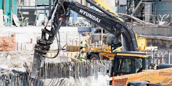 Manovra, i fondi che mancano per la Metro C di Roma e la M4 di Milano: i sindaci lanciano l’allarme | Dividendi, tassa dall'1,2% al 24%