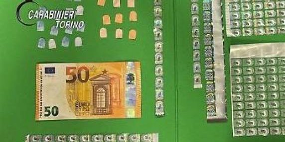 Il falsario minorenne, a 17 anni inventa il «kit» per produrre banconote da 20 euro. Arrestato dai carabinieri