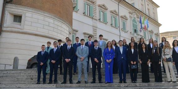 Migliori studenti d’Italia, chi sono i 25 Alfieri del lavoro 2025. Mattarella: «Eccellenza per la società di domani»