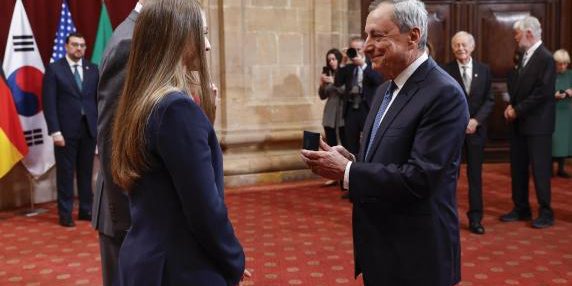 Draghi Lancia un Allarme: L'Unione Europea è sotto Attacco, è il Momento di Unire le Forze per la Sua Salvezza