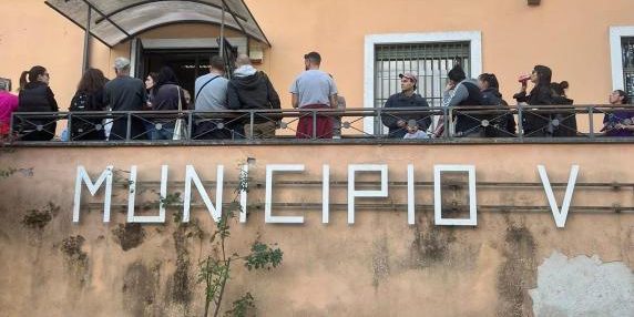 Quarticciolo, gli attivisti occupano la sede del Municipio V contro gli sfratti