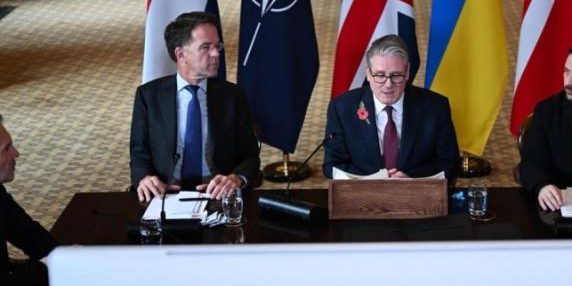 Ucraina, l'Italia smentisce l'invio di missili a Kiev. Starmer: «Putin fa richieste ridicole» | La minaccia dello Zar sui Tomahawk