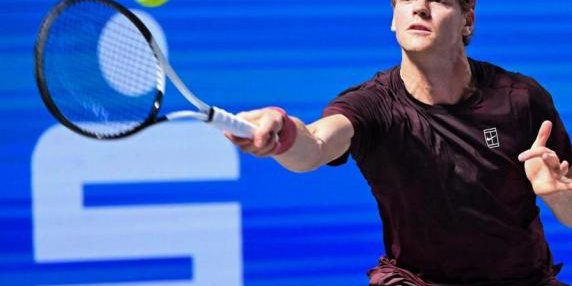 Sinner-Bublik all'Atp Vienna: break di Jannik nel 2° set, il kazako non crolla grazie a due ace Live 6-4, 5-4