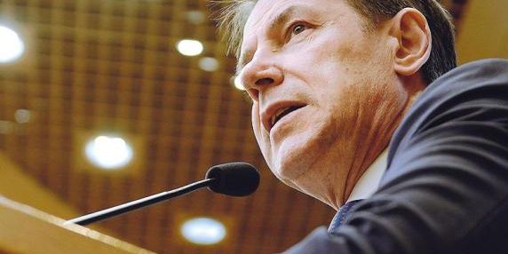 Giuseppe Conte: «Da Meloni solo tasse e tagli. È sui dati reali che va contrastata. Spese pazze per il riarmo»