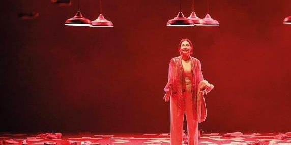 Il potere del teatro contro la violenza di genere: "Prima Facie" sbarca in Italia per sensibilizzare gli uomini