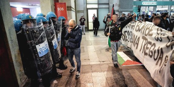 Tensioni a Torino: Corteo ProPal degenera con blitz e lancio di oggetti pericolosi