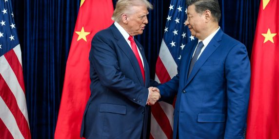 Addio alla regina del glamour thailandese: Sirikit, un'icona di stile e eleganza negli anni '60