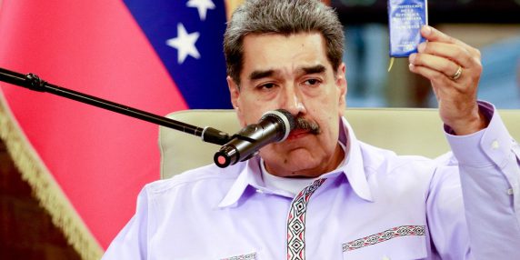 Crisi in Venezuela: il presidente Maduro di fronte a una scelta cruciale tra resistenza e esilio