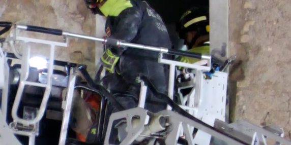 Operaio Estratto Vivo dalle Macerie: Un Incidente che Solleva Interrogativi sulla Sicurezza nei Luoghi di Lavoro