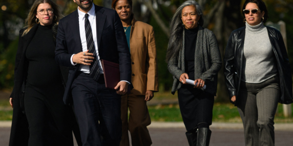 Mamdani, il nuovo sindaco di New York, lancia un messaggio forte sulla parità di genere con un team di transizione tutto al femminile