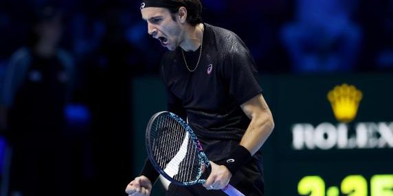 Lorenzo Musetti Trionfa contro Alex De Minaur in una Notte di Purissima Magia Tennis