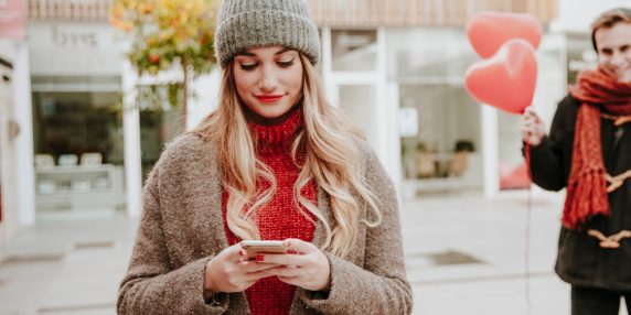 Intelligenza artificiale nelle app di dating: come cambia l’esperienza da Tinder a Grindr