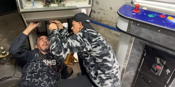 Daniele e Mattia riportano in vita i videogiochi anni ’80 con gettoni e cabine