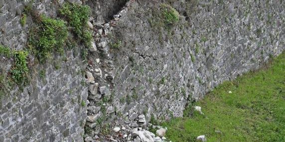 Città Alta: crollo alla base delle mura, nuovo sopralluogo e tempi lunghi per il restauro