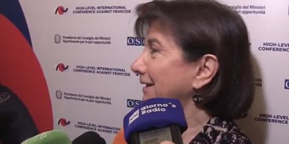 Roccella afferma che l'educazione sessuale non è collegata ai femminicidi