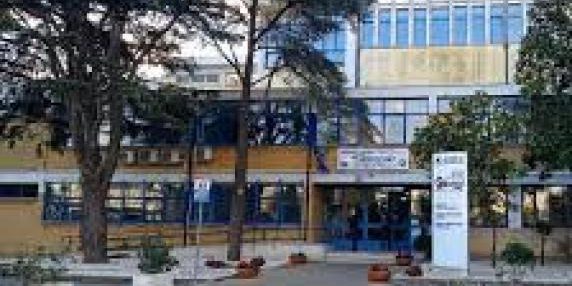 Tar annulla espulsione a Brindisi: l'alunno riammetto dopo denuncia di bullismo e valutazione scolastica inaffidabile