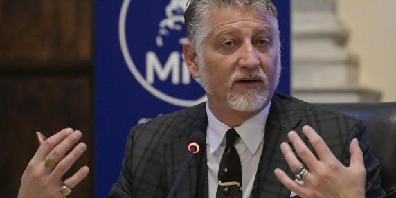Piero Tatafiore dimette dal Ministero della Cultura per uso improprio di strumenti istituzionali