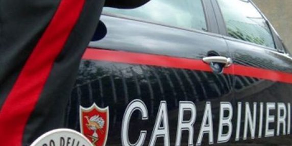 Indagini sulla morte di un cittadino indiano trovato senza vita sul ciglio di una strada a Latina