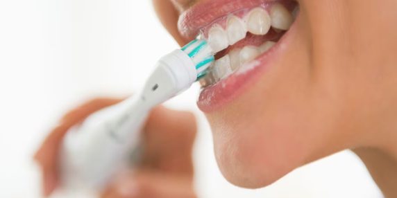 Spazzolini elettrici: rotazione o oscillazione, quale scegliere?