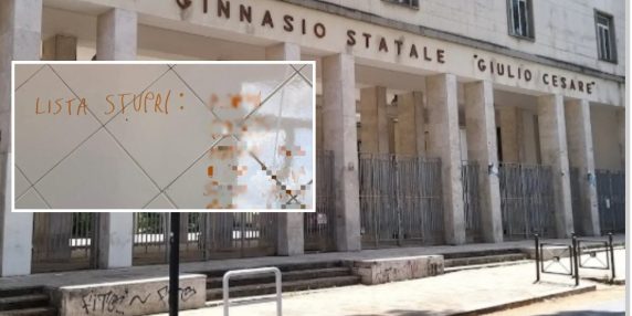 Genitori e studenti leggono una lettera al Liceo Giulio Cesare in risposta alla “Lista degli stupri”
