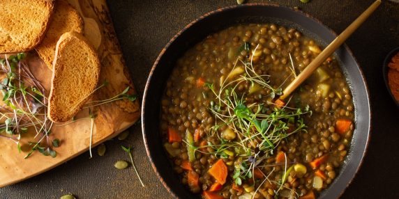 Cinque ricette di longevità, dalla Sardegna al Giappone, con ingredienti semplici