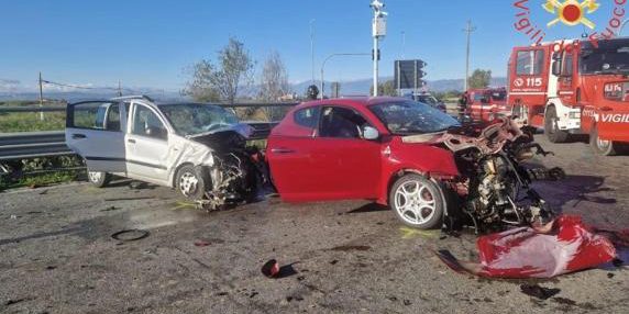 Incidente notturno sulla statale Jonica: due giovani morti, quattro feriti