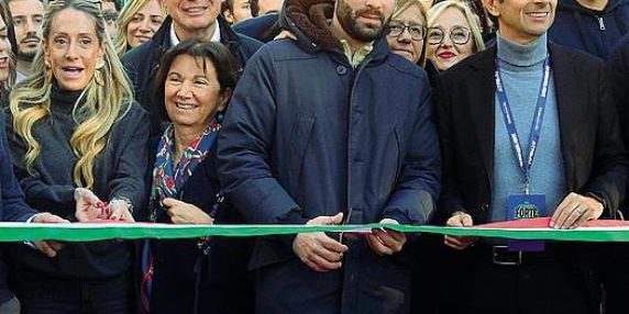 Arianna Meloni apre l'evento Atreju: riferimenti a bullometro e Pasolini, la segretaria del PD la più citata