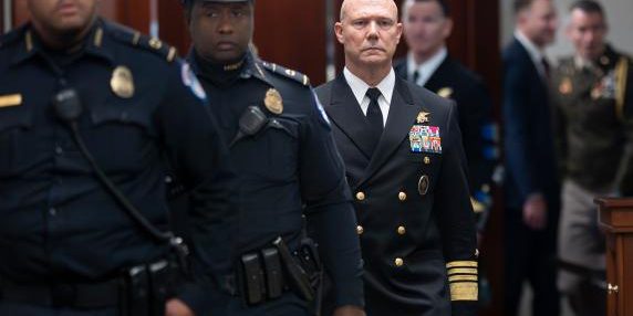 Hegseth smentisce: la barca colpita due volte non era diretta verso gli USA