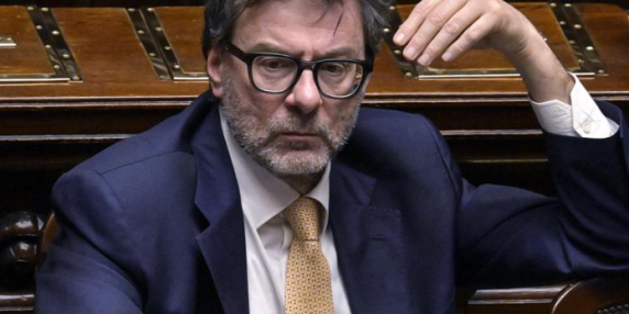 Giorgetti: non lascio e si stupisce per i voti negativi del suo partito