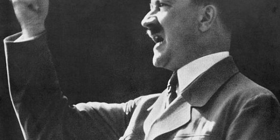 L'IA può imitare figure storiche controverse: il caso di Hitler