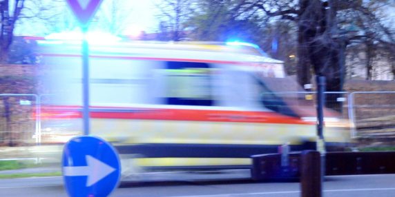 Donna di 72 anni uccisa da un'auto durante spettacolo pirotecnico a Cassola