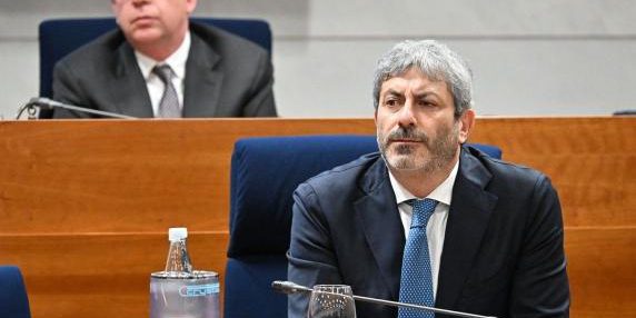 Fico nomina la giunta della Campania: dieci assessori, quattro donne e vice Casillo