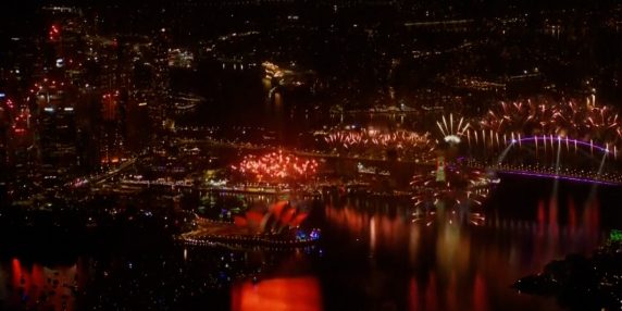 Fuochi d'artificio al porto di Sydney per celebrare il nuovo anno