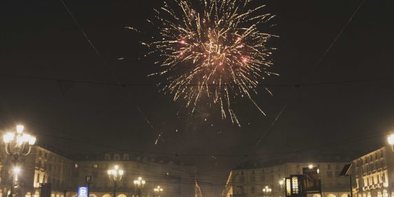 Tre feriti a Torino per l'esplosione di petardi