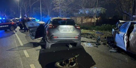 Scontro frontale ad Ardea: tre morti dopo salto di corsia in via Laurentina