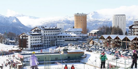 270.000 sciatori: borghi montani in tilt per blackout e rifiuti