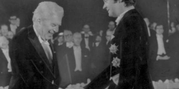 Montale vince il Nobel 1975 dopo un blocco e un accordo tra i giurati